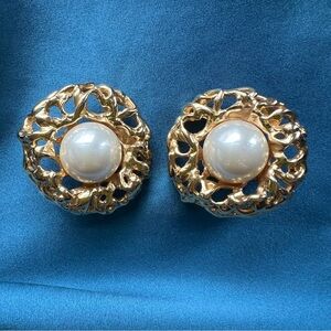 Gold-Tone Large Pearl Clip Back   Earrings - Elegant Heavy Gold